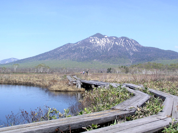 尾瀬の木道エコペーパー　池塘と燧ケ岳