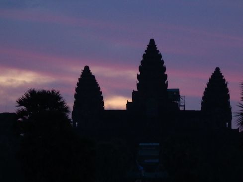 アンコールワットの夜明け
