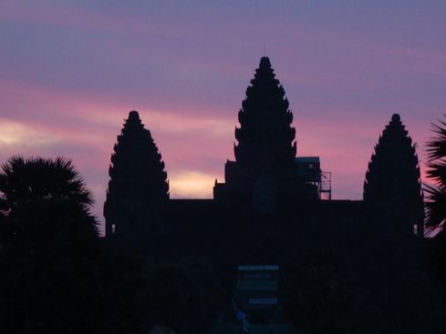 アンコールワットの夜明け