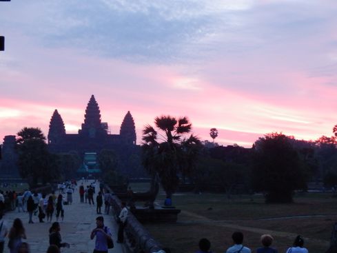 アンコールワットの夜明け