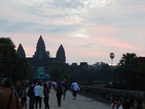 アンコールワットの夜明け