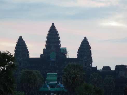 アンコールワットの夜明け