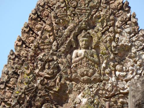 バンテアイ・スレイ寺院