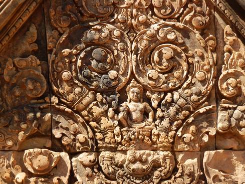 バンテアイ・スレイ寺院