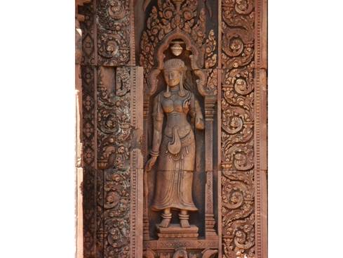 バンテアイ・スレイ寺院