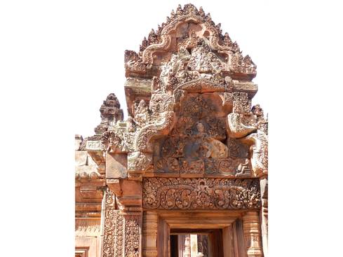 バンテアイ・スレイ寺院