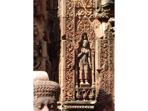 バンテアイ・スレイ寺院