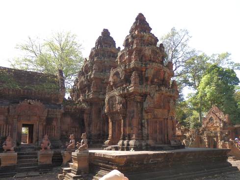 バンテアイ・スレイ寺院