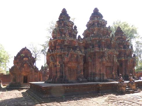 バンテアイ・スレイ寺院