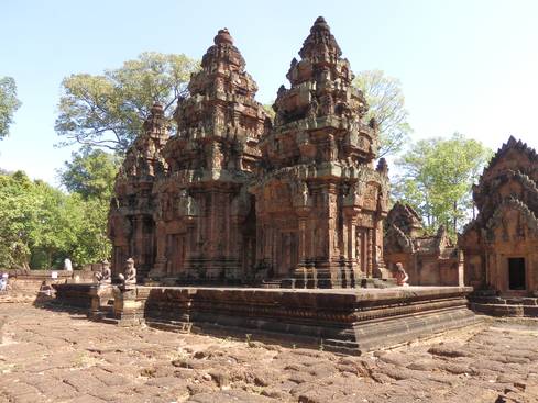 バンテアイ・スレイ寺院