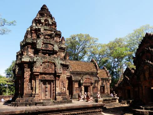 バンテアイ・スレイ寺院