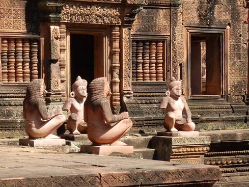 バンテアイ・スレイ寺院