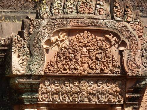 バンテアイ・スレイ寺院