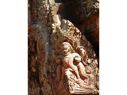 バンテアイ・スレイ寺院