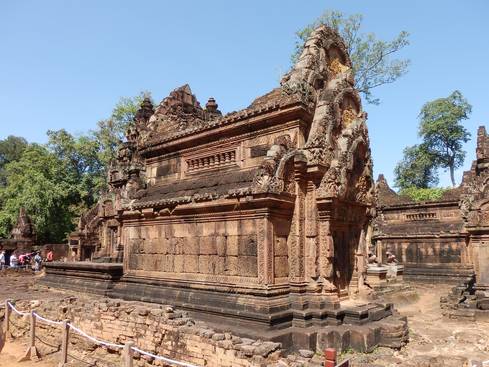 バンテアイ・スレイ寺院