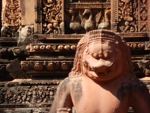 バンテアイ・スレイ寺院