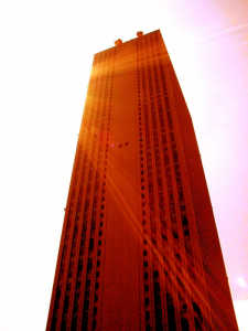 サンシャイン　見上げる